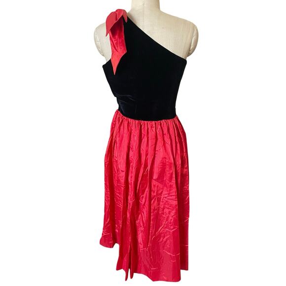 Vintage One-Shoulder Party Dress Women’s Size Small Red Taffeta Black Velvet 90s - Picture 3 of 5